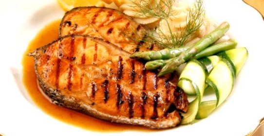 Острый лосось на гриле в глазури из кленового сиропа