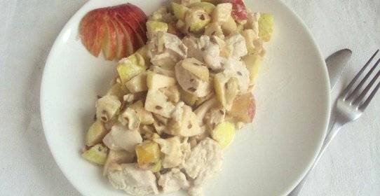 Куриный салат с кешью и яблоком