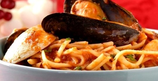 Паста с мидиями и креветками