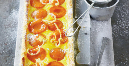 Пирог с абрикосами и лимонной глазурью