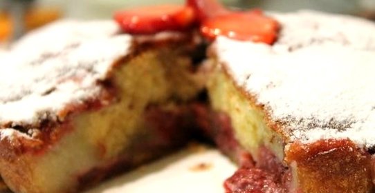 Клубничный пирог с заливкой