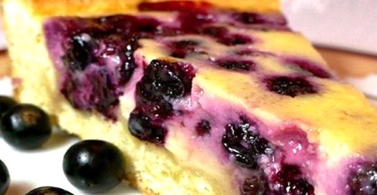 Пирог со смородиной и йогуртом