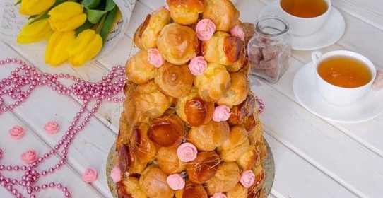 Торт из профитролей Крокембуш
