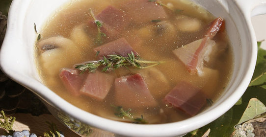 Простой грибной суп на курином бульоне