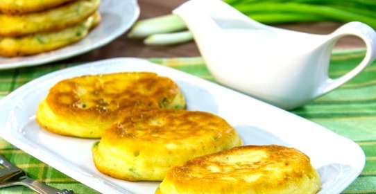 Оладьи на сметане с зеленым луком