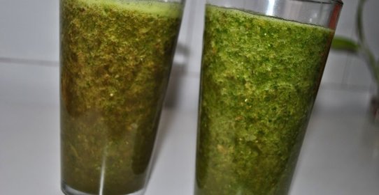 Зеленый коктейль со свеклой