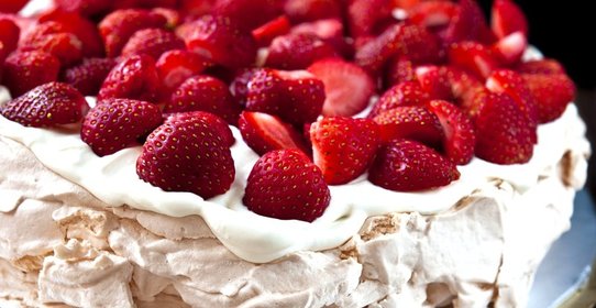 Торт «Павлова» с клубникой