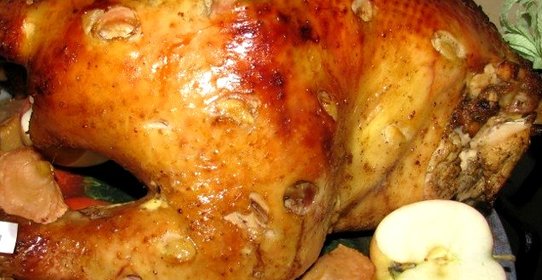 Фаршированная курица черносливом и курагой