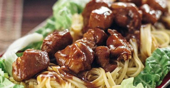 Лапша со свининой и китайской капустой