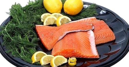 Малосольная горбуша, маринованная в лимонном соке