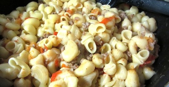 Макароны с фаршем и помидорами