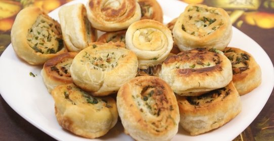 Чесночные рулетики