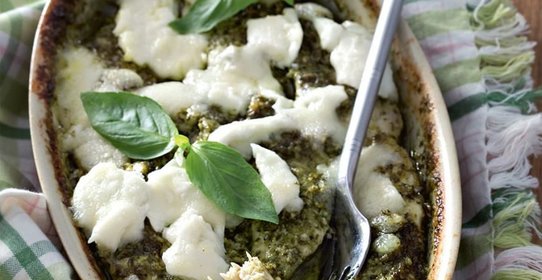 Куриное филе, запеченное в соусе песто