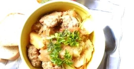 Картофель с куриными тефтелями