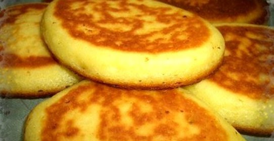 Манные дрожжевые оладьи