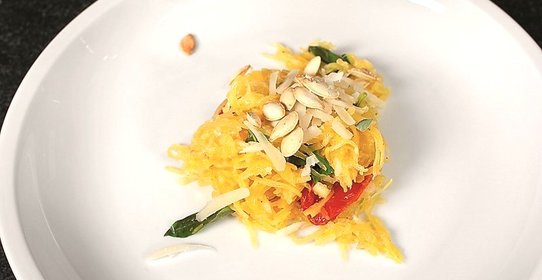 Спагетти-сквош с вялеными помидорами