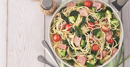 Спагетти с ветчиной и брокколи