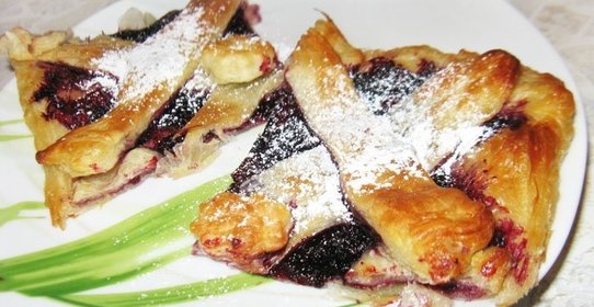 Пирог с повидлом из слоеного теста