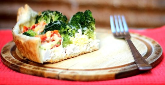 Пирог с курицей и брокколи