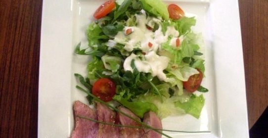 Теплый салат с телятиной