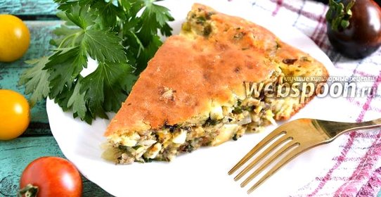 Кефирный пирог с сардинами, яйцом и зеленью