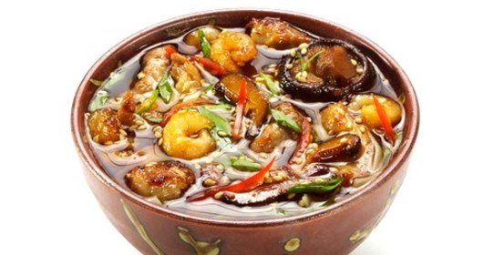 Курица и креветки с тофу, грибами и соевым соусом