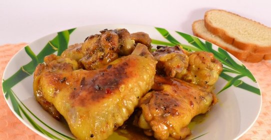 Острые куриные крылышки запеченные с карри и медом в мультиварке