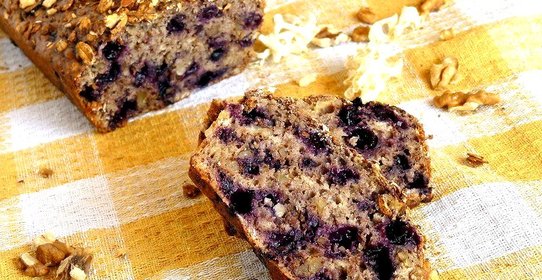 Утренний пирог с овсянкой, бананами и черникой