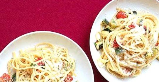 Паста с помидорами и цуккини