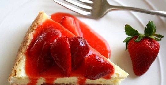 Творожный пирог с клубникой