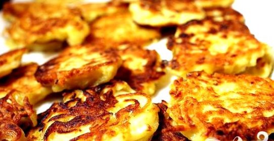 Картофельные оладьи с икрой