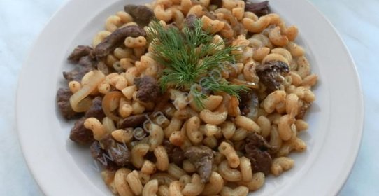 Паста с печенью и луком
