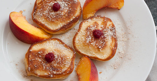 Оладьи с персиками