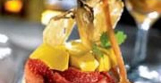 Тартар из клубники с имбирной панакоттой