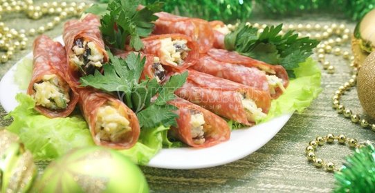 Рулетики салями с начинкой