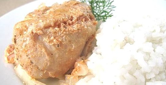 Курица в горшочке с паприкой и сливками