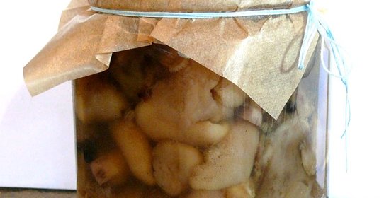 Маринованные маслята в собственном соку
