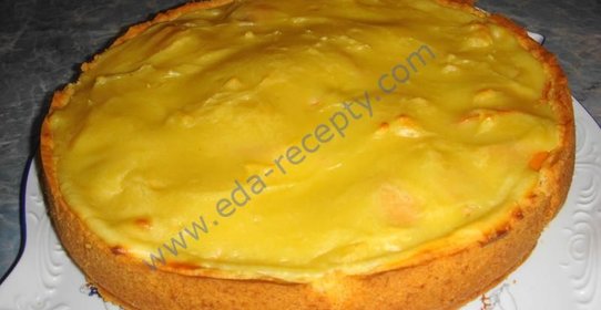 Пирог с хурмой и яблоками