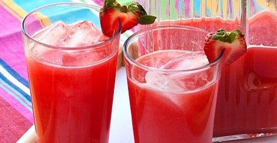 Компот из яблок и клубники