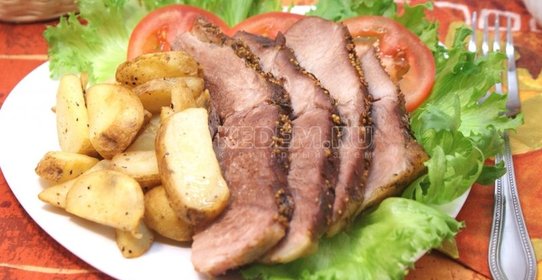 Запеченное мясо с картофелем «Мужской подход»