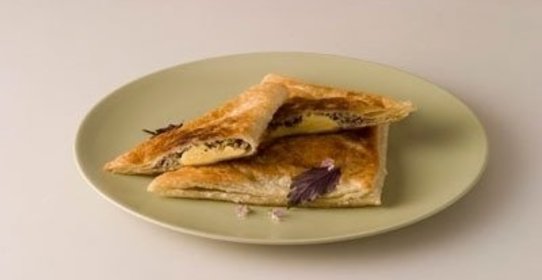 Луковый салат с мясом и фасолью