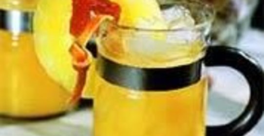 Груши под кленовым сиропом и йогуртом