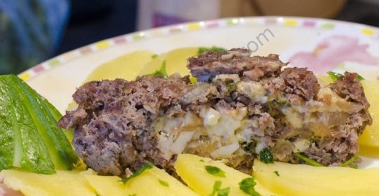 Рулет из фарша с яйцом и сыром