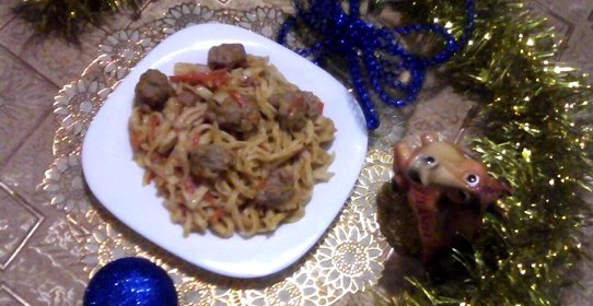 Домашняя лапша с фаршем и томатом