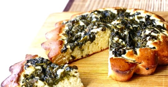 Бисквит на кефире с консервированным щавелем