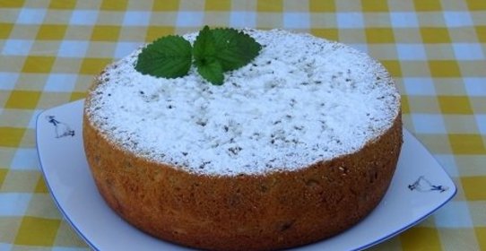 Пирог кокосовый со сливами в мультиварке