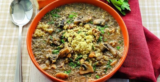 Грибной суп с пшеном и грецкими орехами