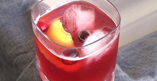 Коктейль с клюквой и лимончелло