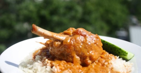 Курица карри со сливками и паровым рисом