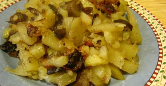 Картофель с лесными грибами и луком